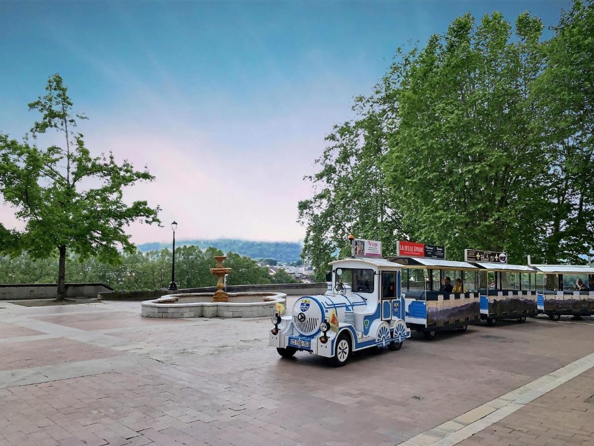 Quartier Historique Et Populaire Du Chateau De Pau Bagian luar foto